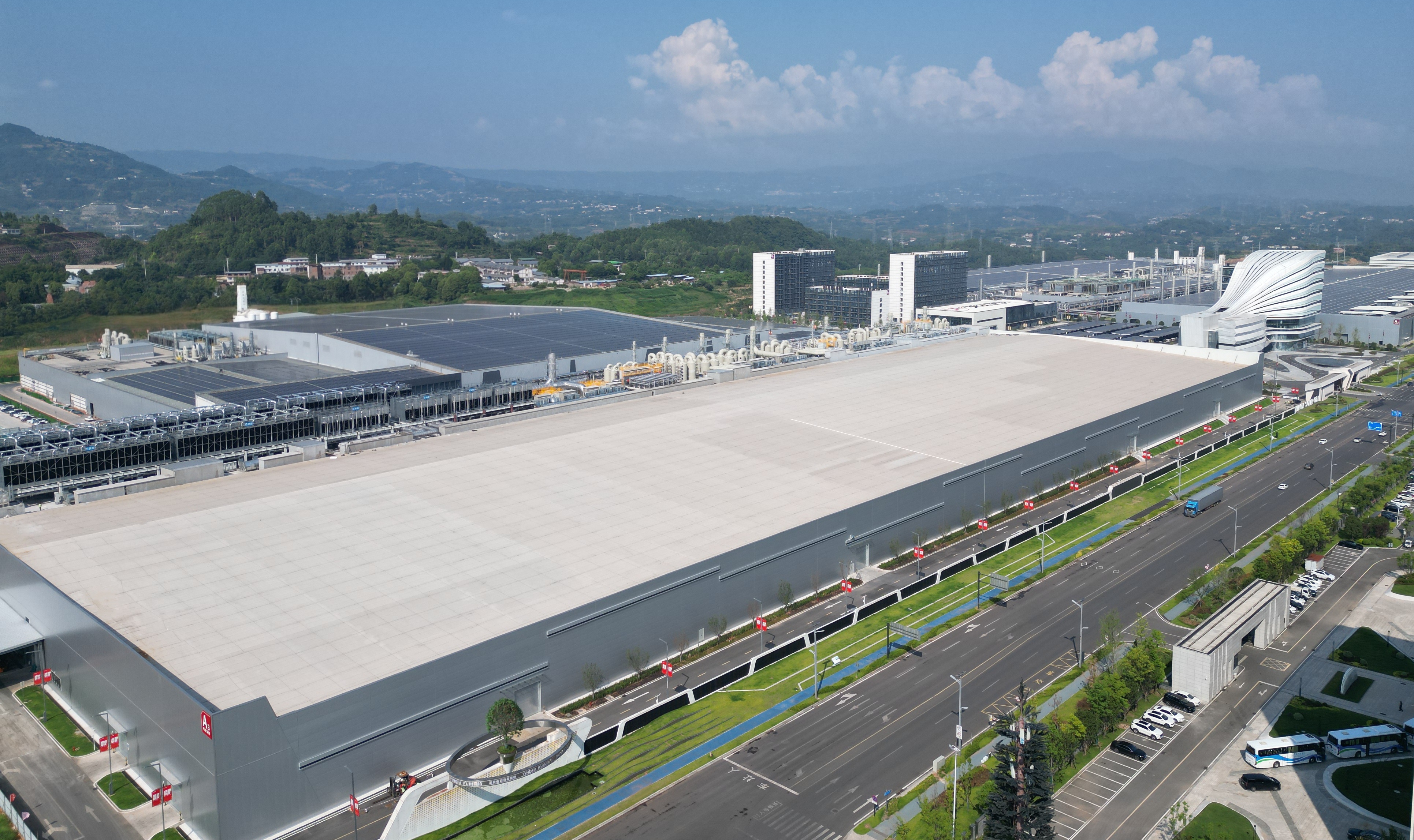 英发睿能荣获2024年度“隆基协同立异奖”