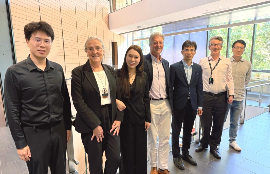 英发睿能总裁对话“太阳能之父”马丁·格林，，